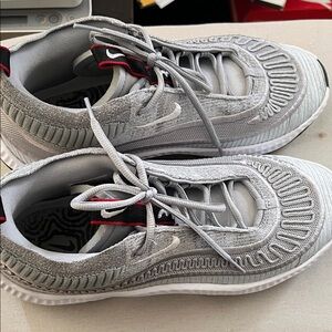 NIKE COSMIC UNITY 3
SILVER BULLET